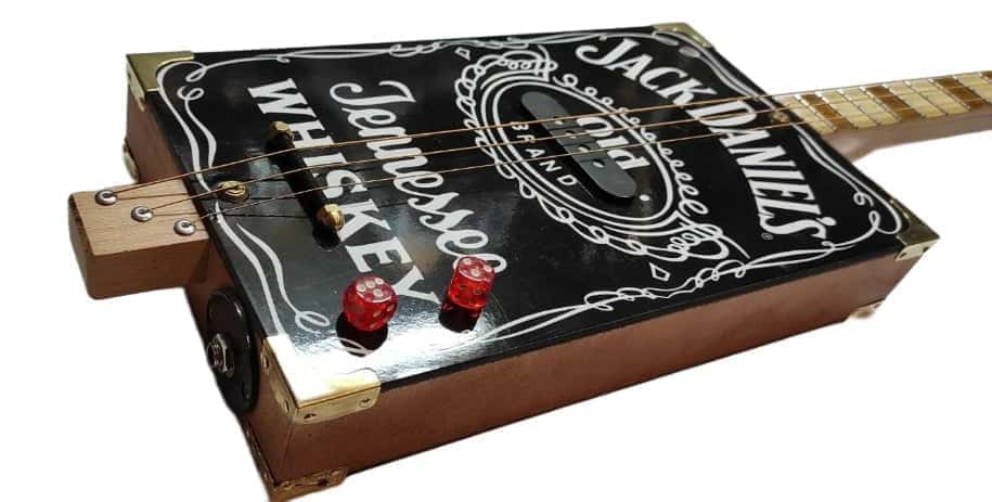 Jack Daniel's 3tpv tribute Cigar Box Guitar