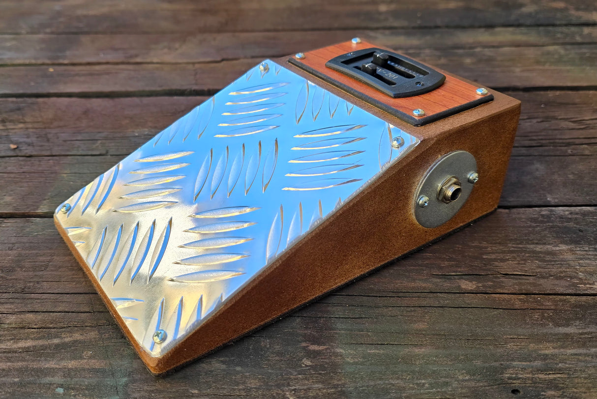 Cuneo stomp-box Magnum