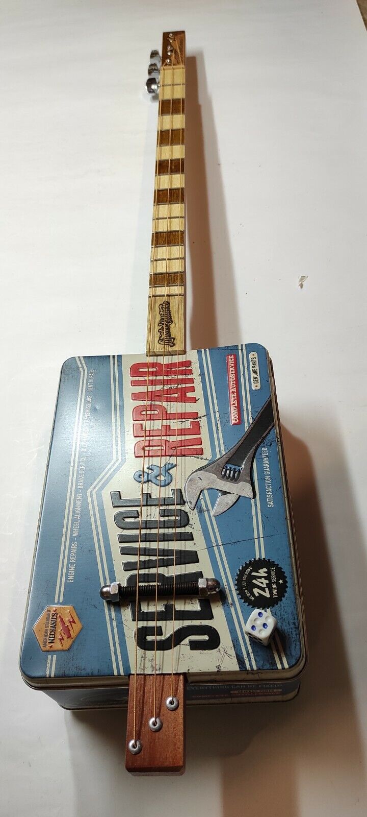 Service Blu 3tpv Cigar Box Guitar Matteacci's Made in Italy.