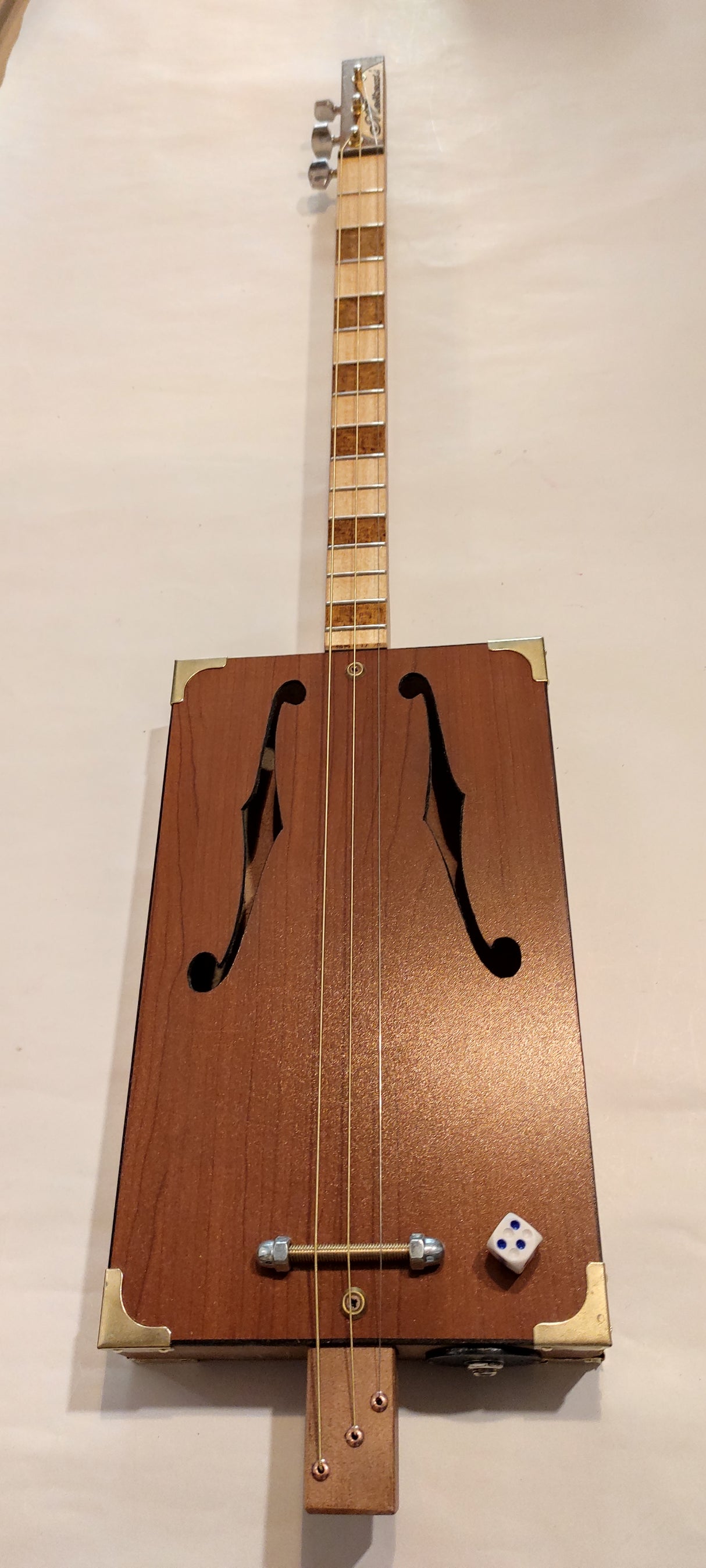 The acoustic 3tpv cigar box guitar Matteacci's Made in Italy